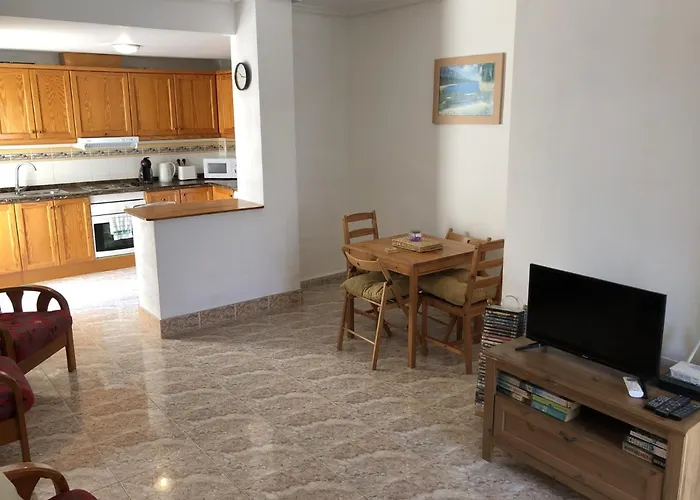 דירה Torrevieja, La Torreta Ground Floor With Large Private Patio Garden