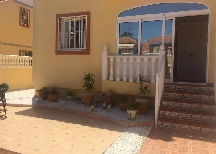 Torrevieja, La Torreta Ground Floor With Large Private Patio Garden טורבייחה